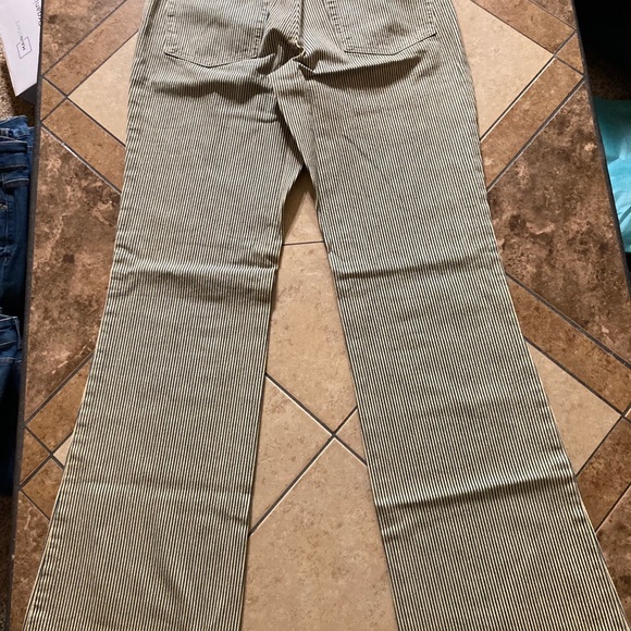 New York and Company Jeans - Picture 6 of 9